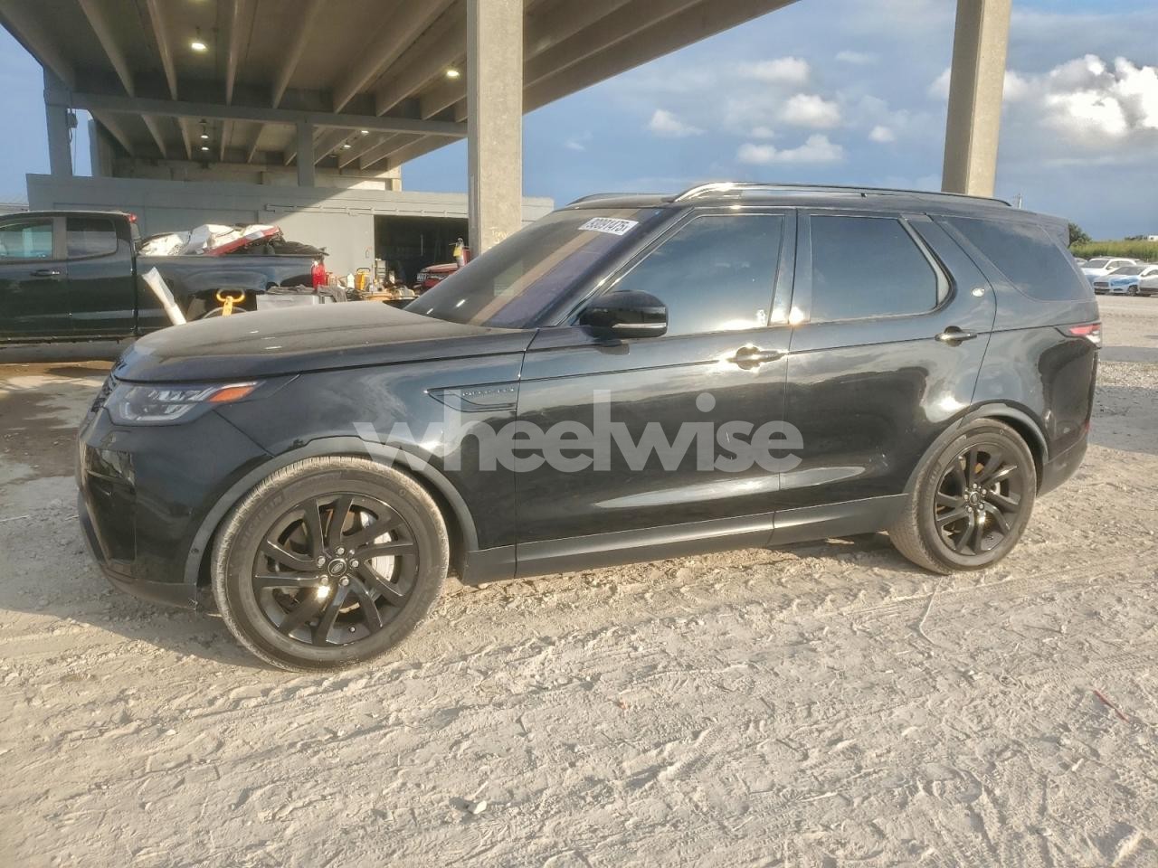 2019 LAND ROVER DISCOVERY SE (VIN SALRG2RV3K2409557) main photo