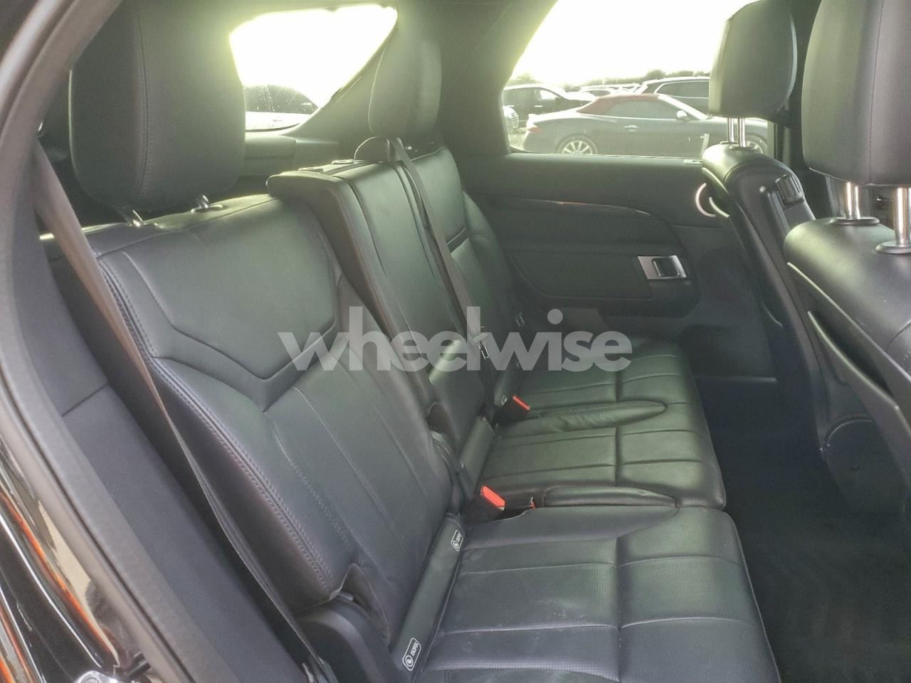 Photo 11 of 2019 LAND ROVER DISCOVERY SE (VIN SALRG2RV3K2409557)