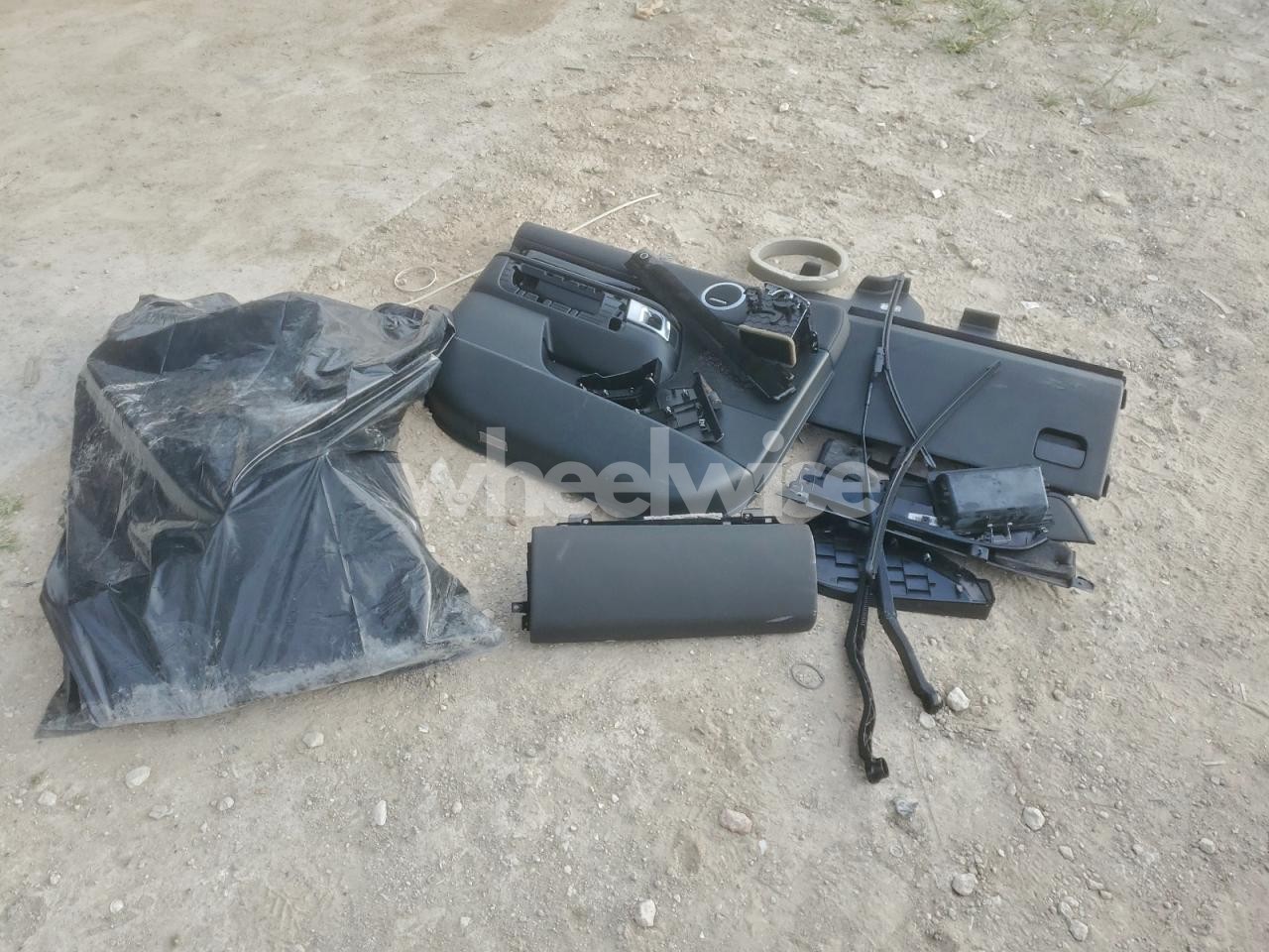 Photo 13 of 2019 LAND ROVER DISCOVERY SE (VIN SALRG2RV3K2409557)