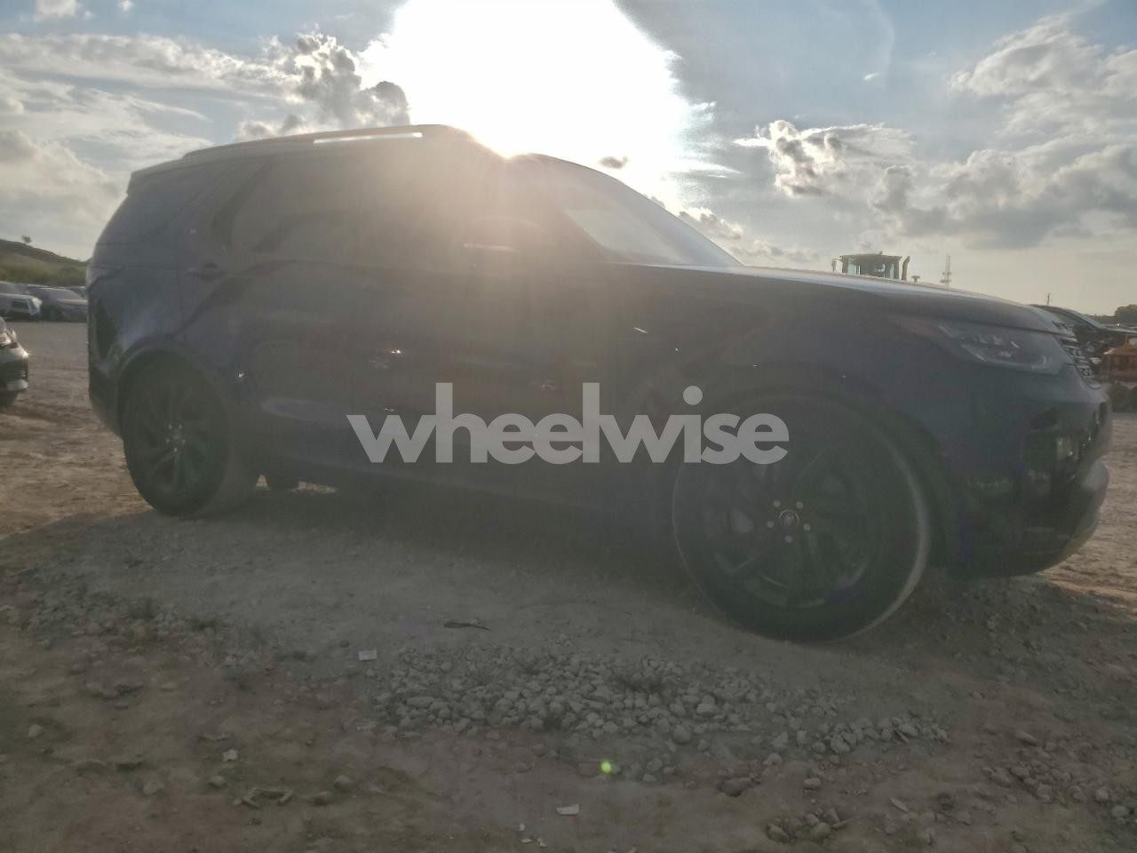 Photo 4 of 2019 LAND ROVER DISCOVERY SE (VIN SALRG2RV3K2409557)