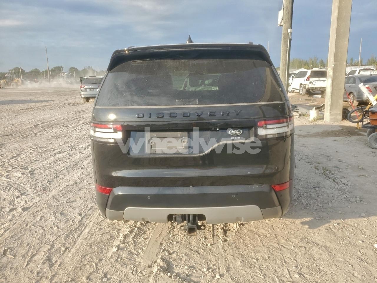 Photo 6 of 2019 LAND ROVER DISCOVERY SE (VIN SALRG2RV3K2409557)
