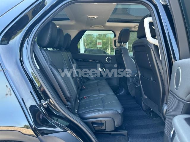 Photo 4 of 2019 LAND ROVER DISCOVERY SE (VIN SALRG2RV6K2401310)