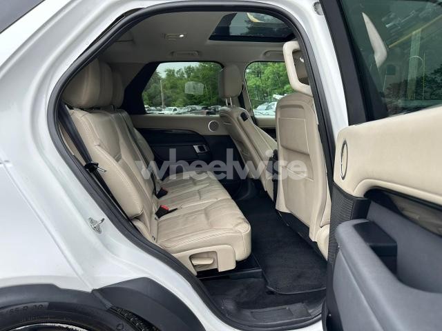 Photo 3 of 2017 LAND ROVER DISCOVERY SE (VIN SALRGBBVXHA045789)