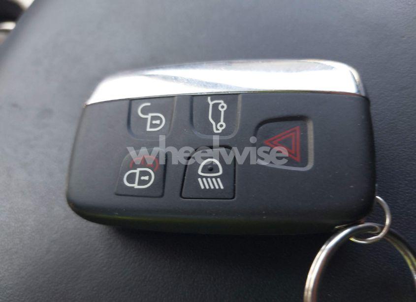 Photo 11 of 2017 Land Rover DISCOVERY HSE LUXURY (VIN SALRHBBV0HA040193)