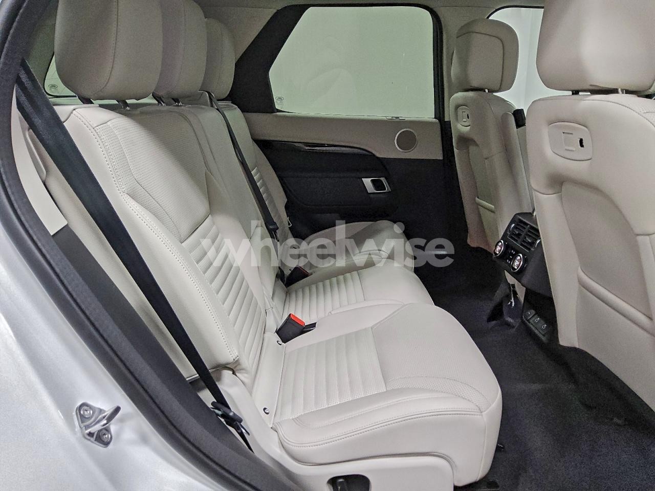 Photo 11 of 2025 LAND ROVER DISCOVERY S (VIN SALRJ2FX2S2503484)