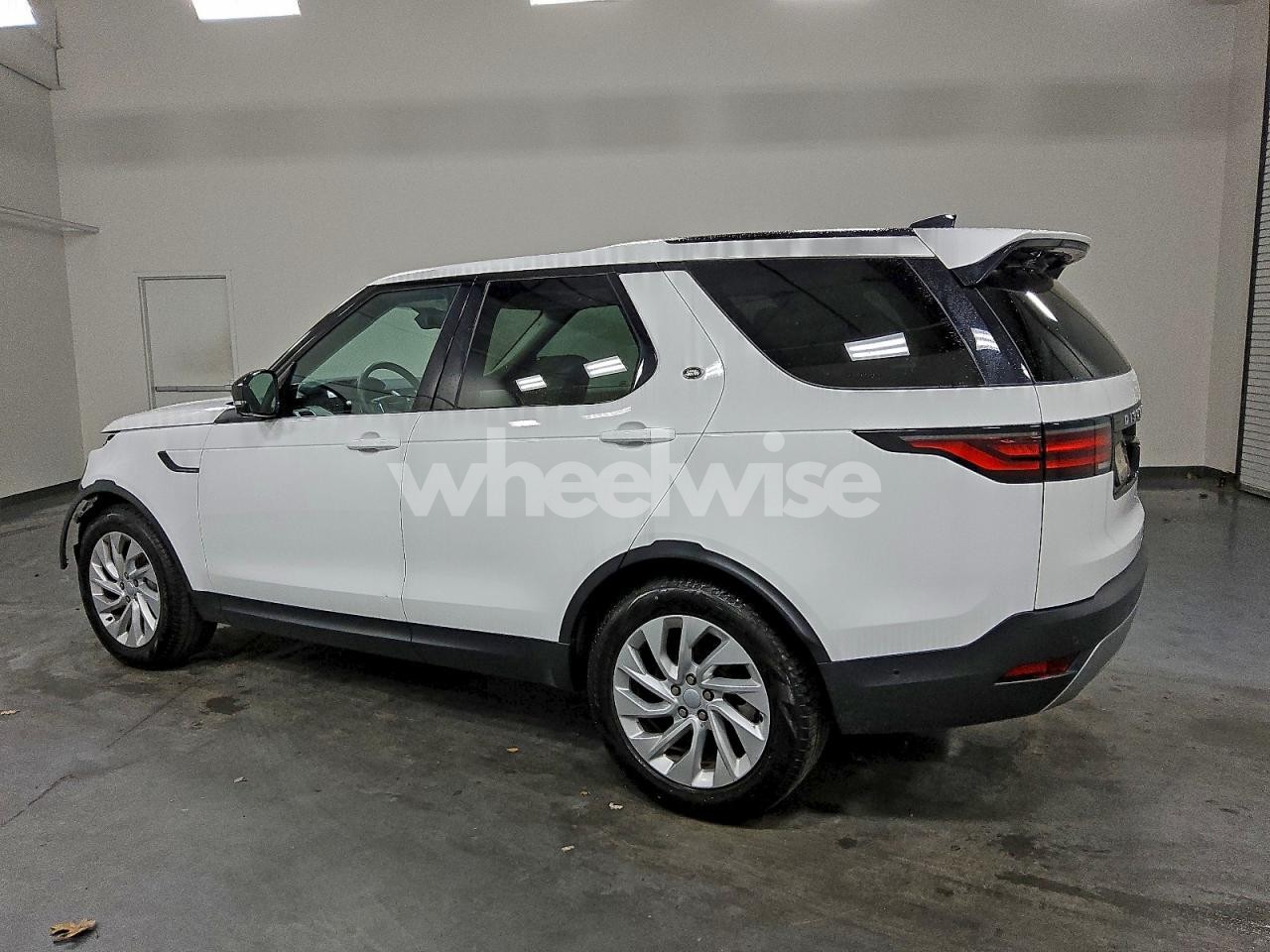 Photo 2 of 2025 LAND ROVER DISCOVERY S (VIN SALRJ2FX2S2503484)