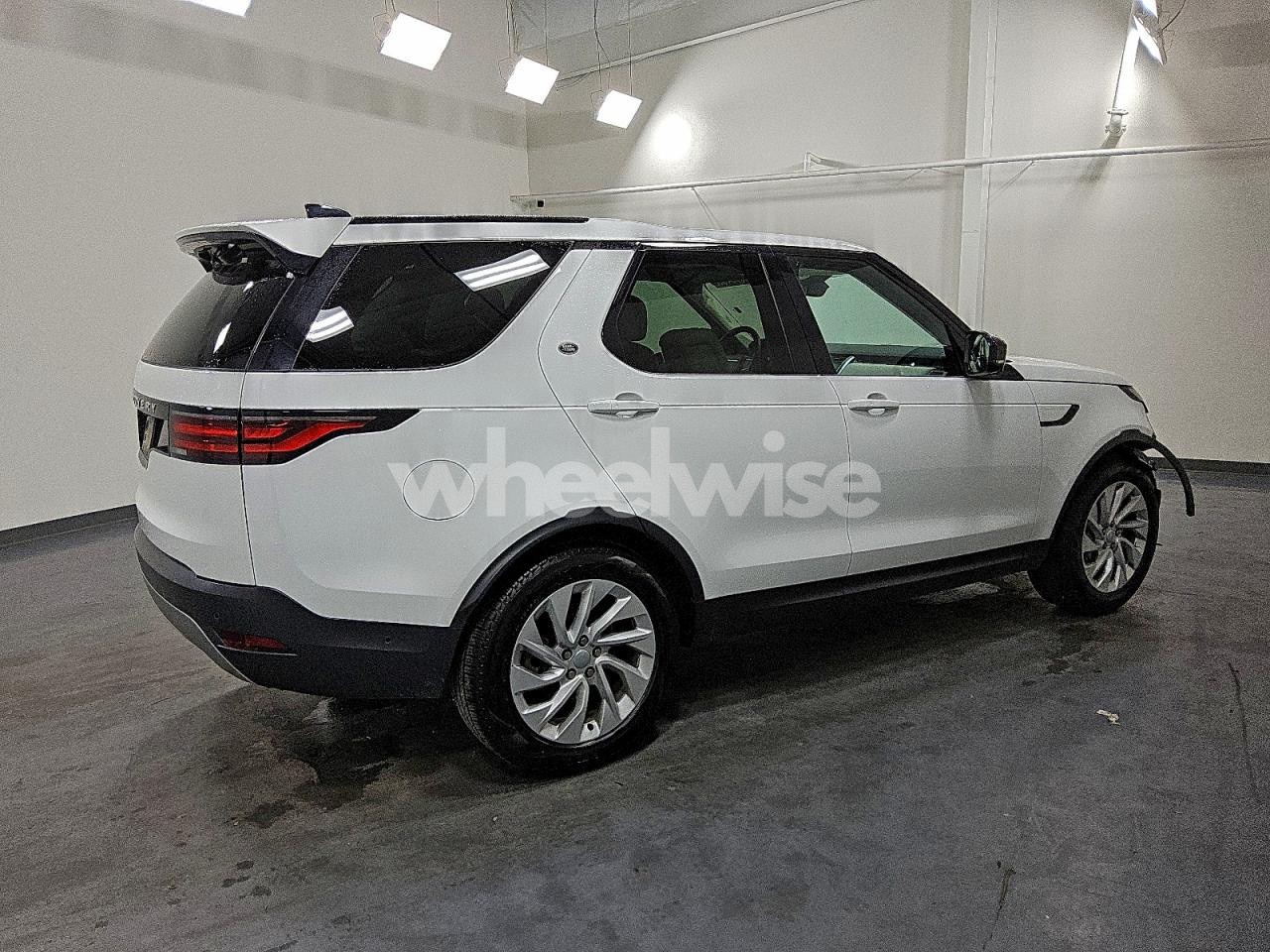 Photo 3 of 2025 LAND ROVER DISCOVERY S (VIN SALRJ2FX2S2503484)