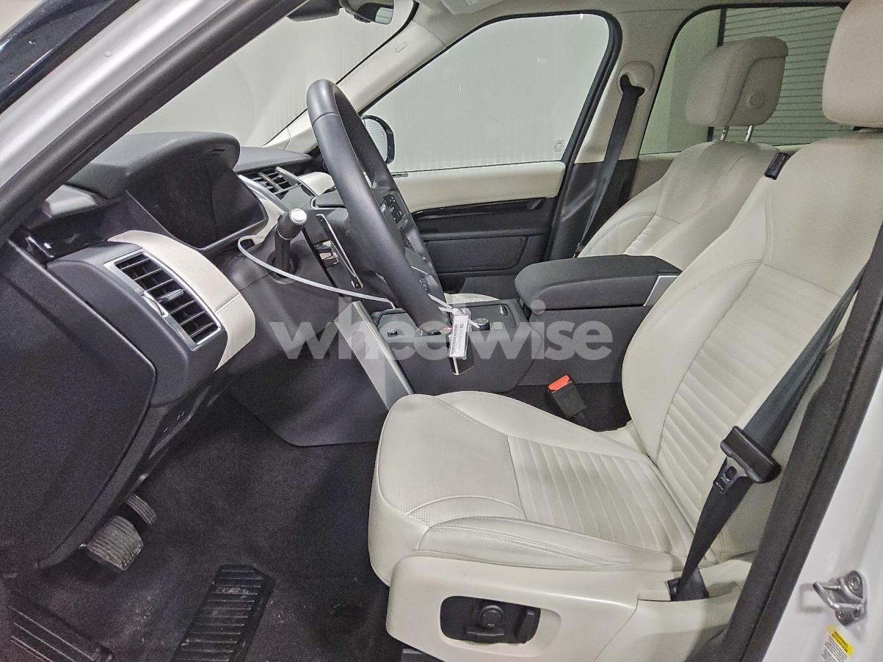 Photo 7 of 2025 LAND ROVER DISCOVERY S (VIN SALRJ2FX2S2503484)