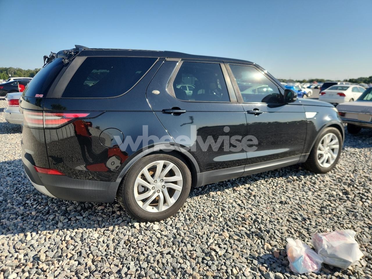 Photo 3 of 2018 LAND ROVER DISCOVERY HSE (VIN SALRR2RV0JA053924)
