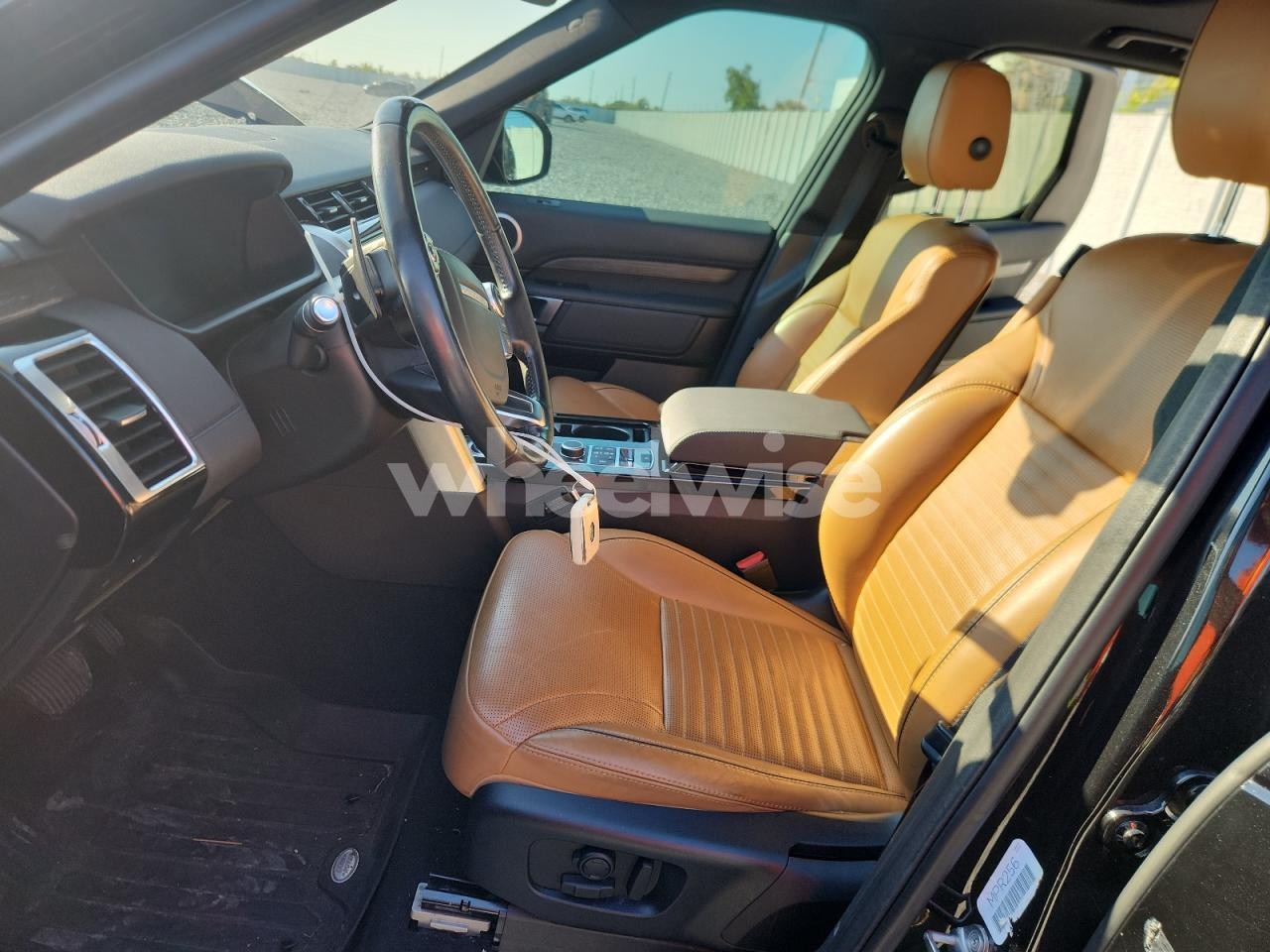 Photo 7 of 2018 LAND ROVER DISCOVERY HSE (VIN SALRR2RV0JA053924)
