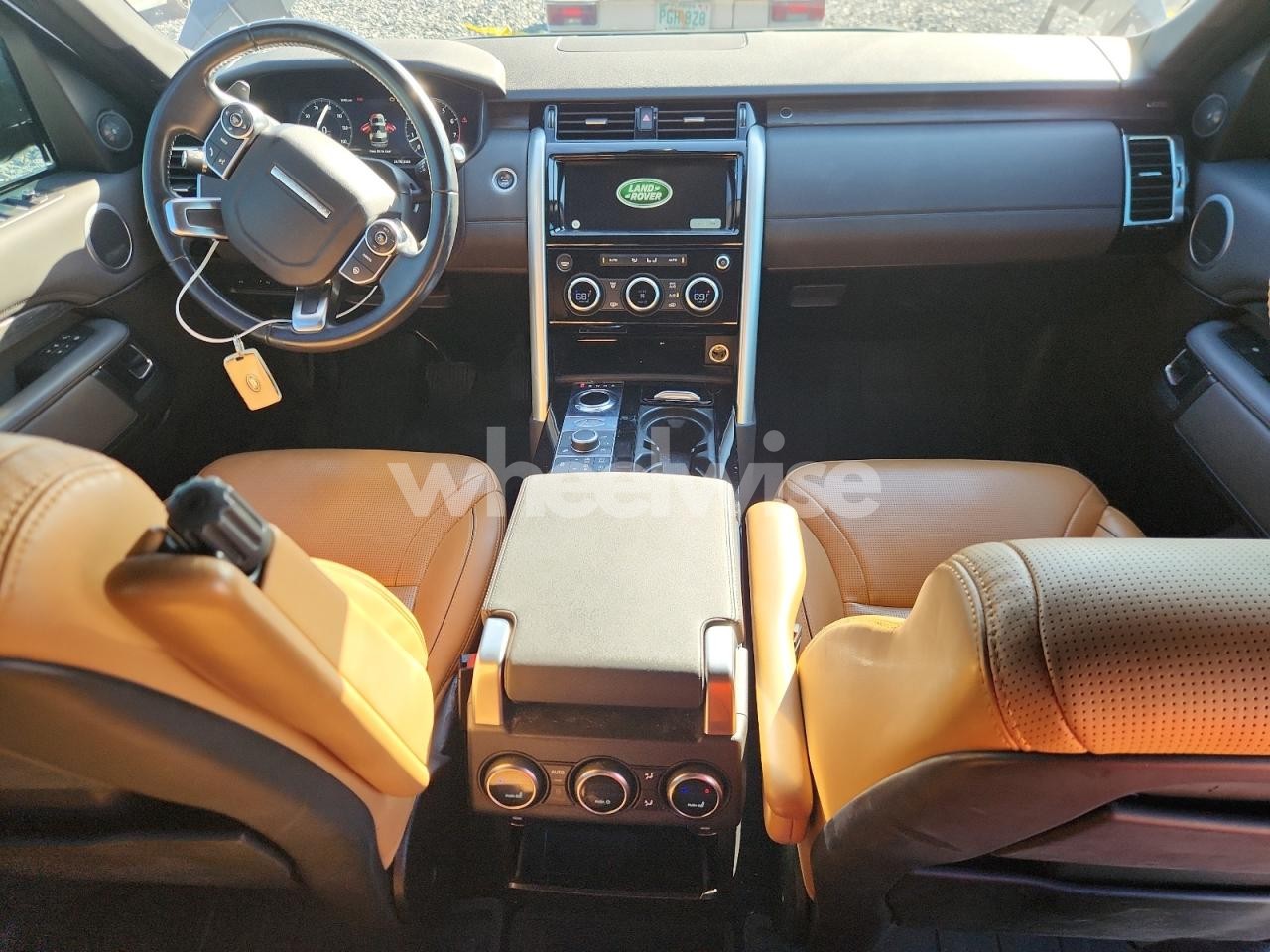 Photo 8 of 2018 LAND ROVER DISCOVERY HSE (VIN SALRR2RV0JA053924)