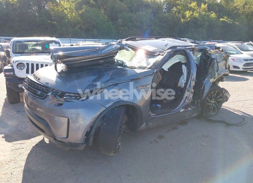 Photo 2 of 2020 Land Rover DISCOVERY HSE (VIN SALRR2RV1L2443055)