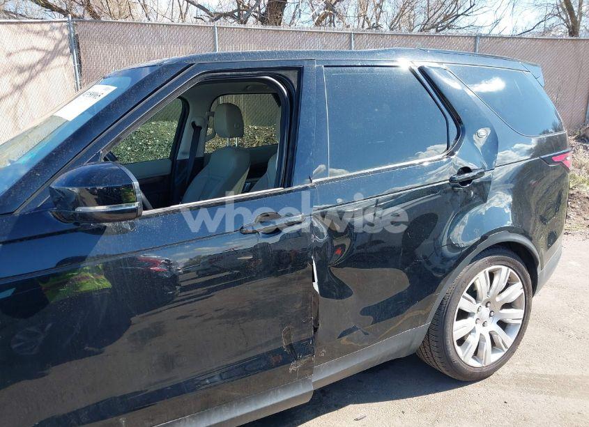 Photo 6 of 2018 Land Rover DISCOVERY HSE (VIN SALRR2RV2JA073107)