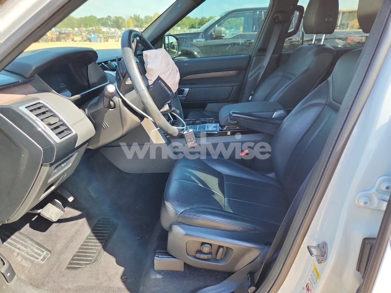 Photo 7 of 2019 LAND ROVER DISCOVERY HSE (VIN SALRR2RV2K2411259)