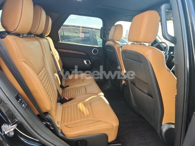 Photo 10 of 2019 LAND ROVER DISCOVERY HSE (VIN SALRR2RV3K2413442)