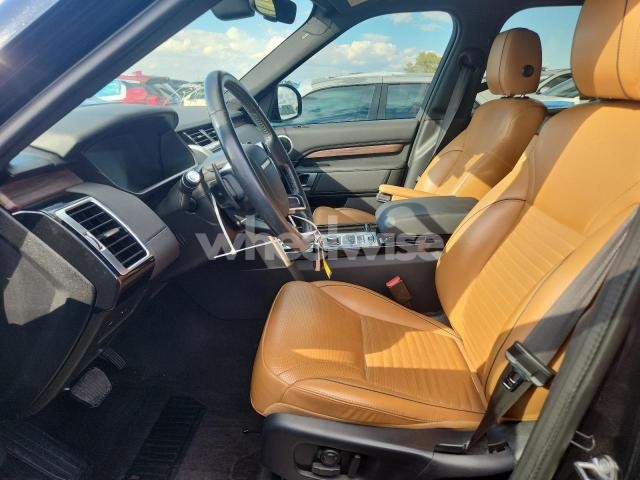 Photo 11 of 2019 LAND ROVER DISCOVERY HSE (VIN SALRR2RV3K2413442)