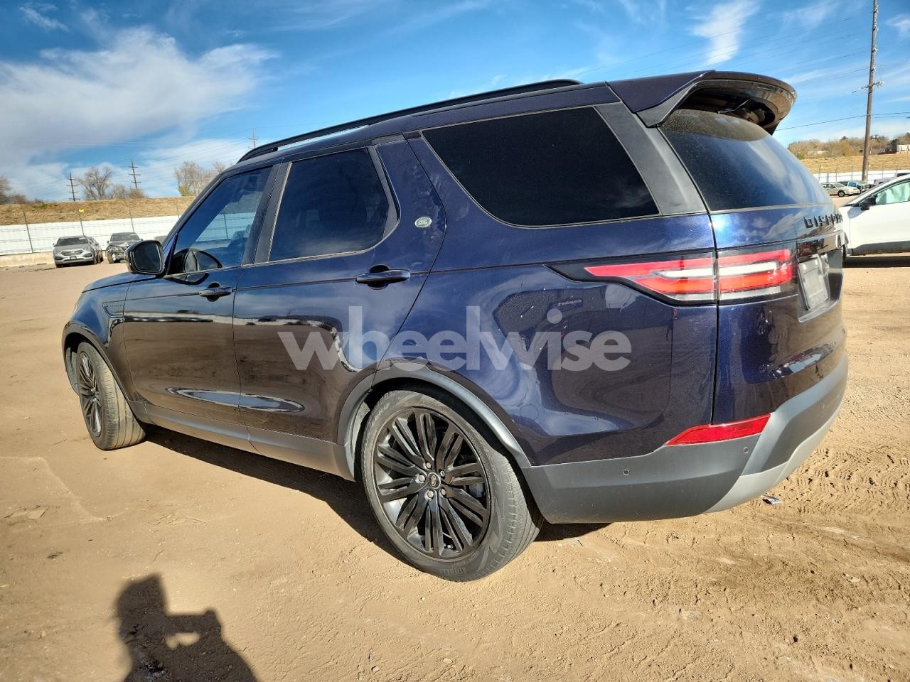 Photo 2 of 2018 LAND ROVER DISCOVERY HSE (VIN SALRR2RV6JA068220)