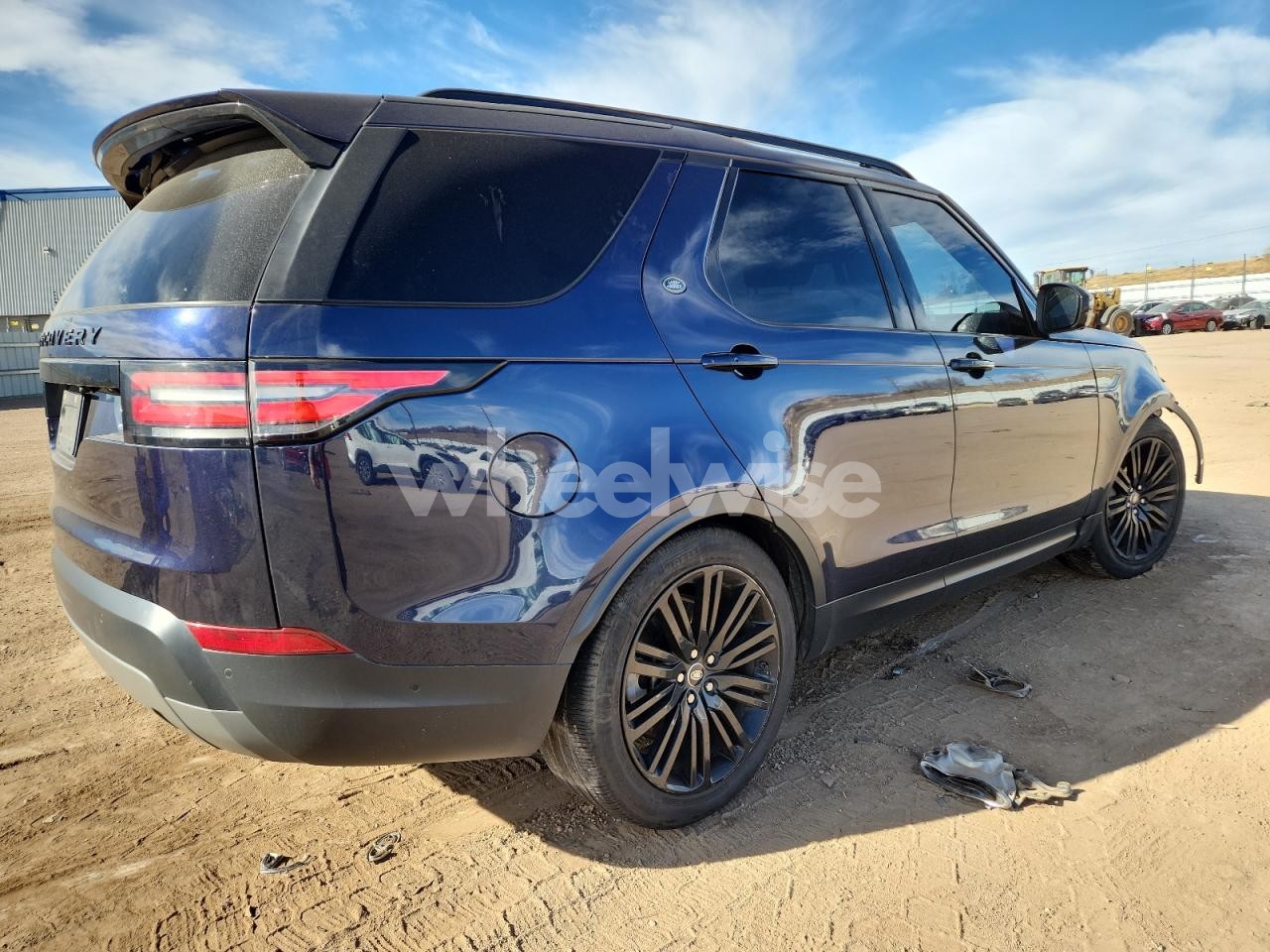 Photo 3 of 2018 LAND ROVER DISCOVERY HSE (VIN SALRR2RV6JA068220)