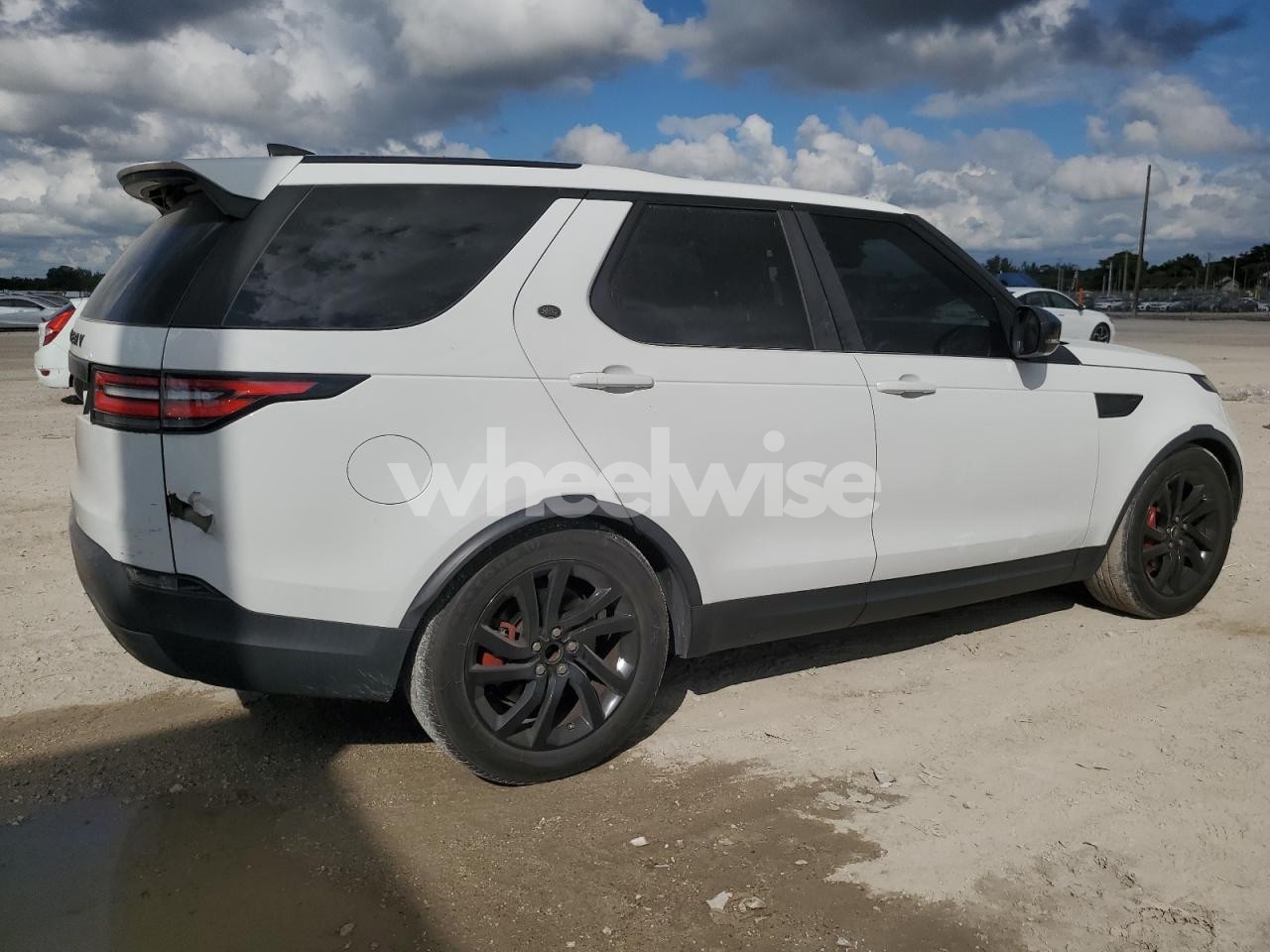 Photo 3 of 2018 LAND ROVER DISCOVERY HSE (VIN SALRR2RV8JA053735)
