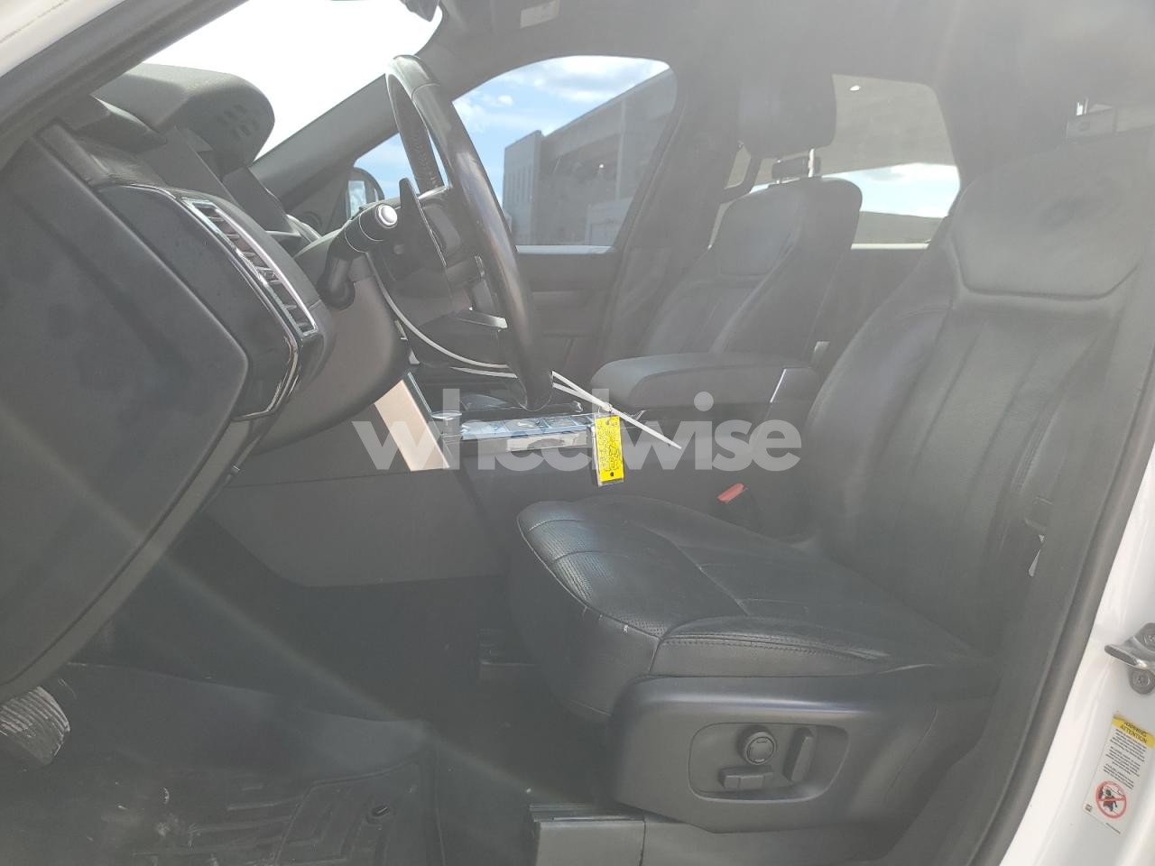 Photo 7 of 2018 LAND ROVER DISCOVERY HSE (VIN SALRR2RV8JA053735)
