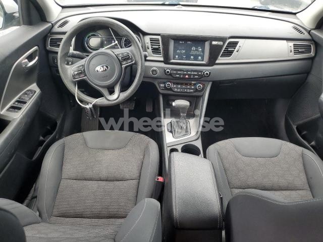 Photo 6 of 2019 KIA NIRO FE (VIN SALRRBBV2HA013719)
