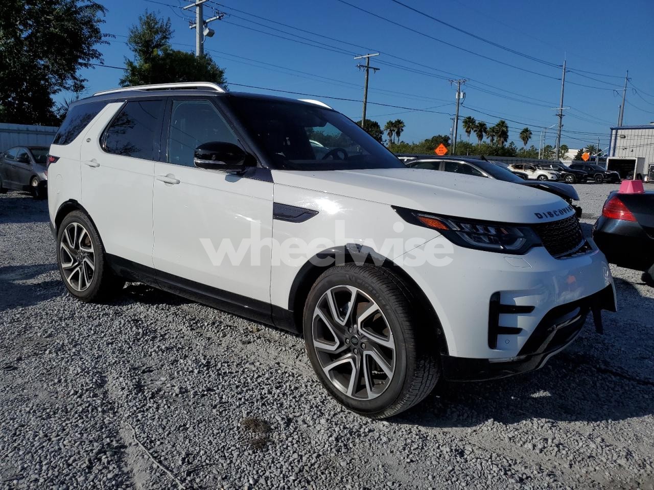 Photo 4 of 2018 LAND ROVER DISCOVERY HSE LUXURY (VIN SALRT2RV4JA067181)