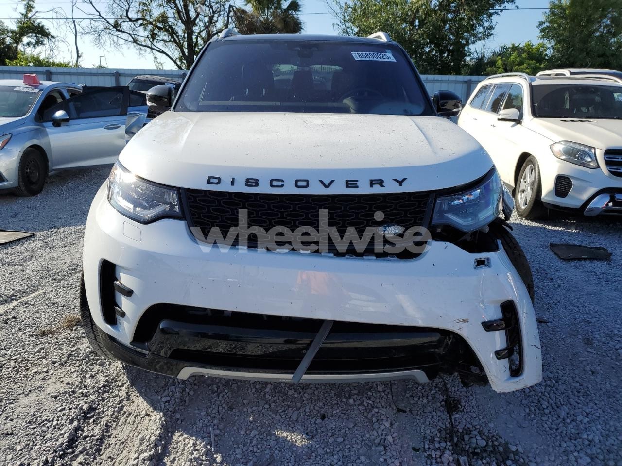 Photo 5 of 2018 LAND ROVER DISCOVERY HSE LUXURY (VIN SALRT2RV4JA067181)