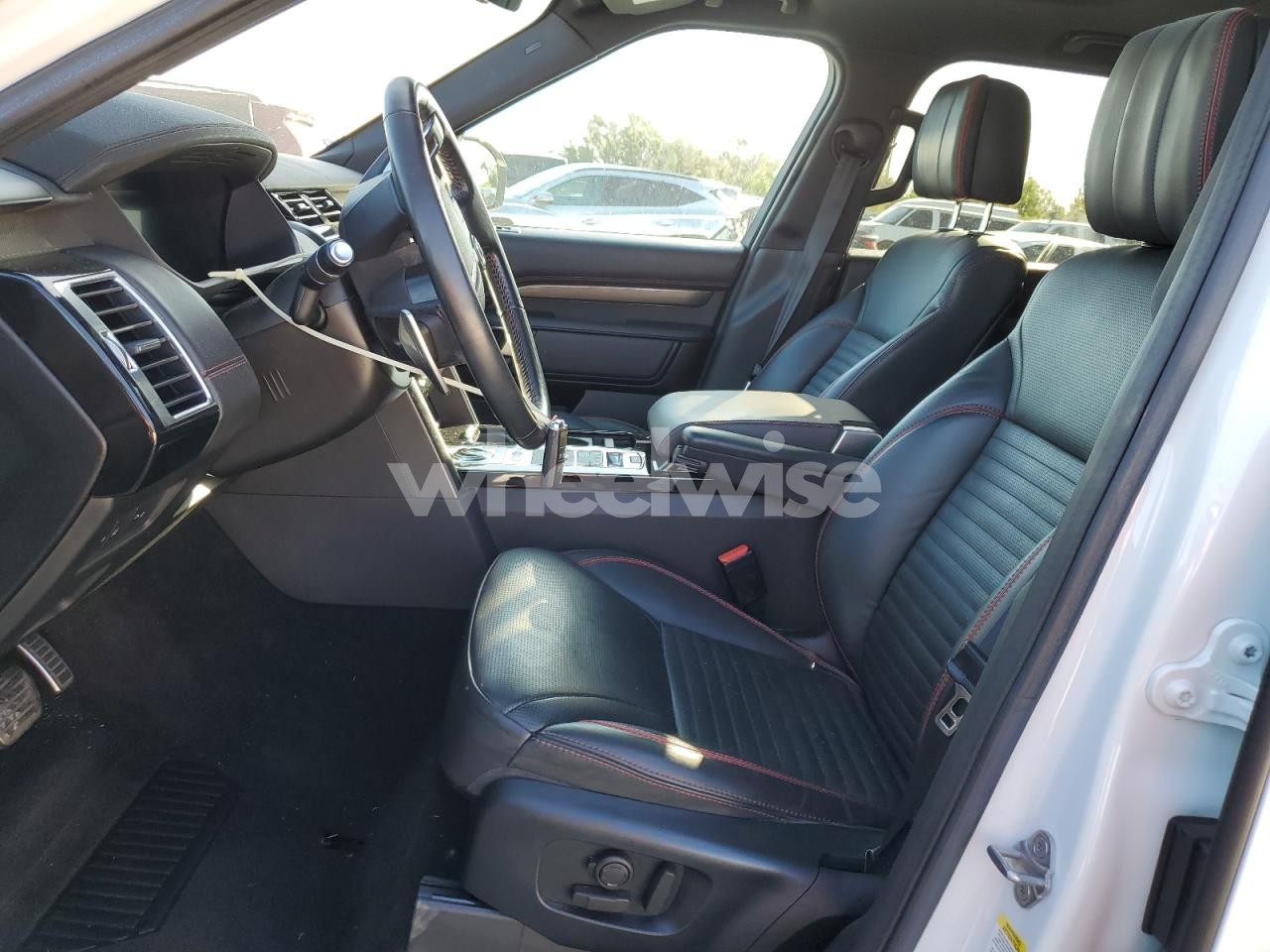 Photo 7 of 2018 LAND ROVER DISCOVERY HSE LUXURY (VIN SALRT2RV4JA067181)