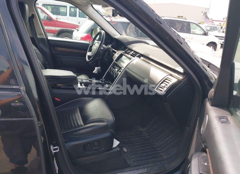 Photo 5 of 2018 Land Rover DISCOVERY HSE LUXURY (VIN SALRT2RV5JA050664)