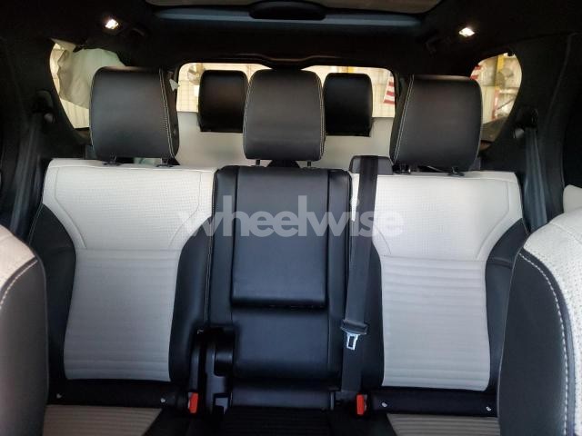 Photo 3 of 2021 LAND ROVER DISCOVERY S R-DYNAMIC N/A (VIN SALRT2RX0M2447800)