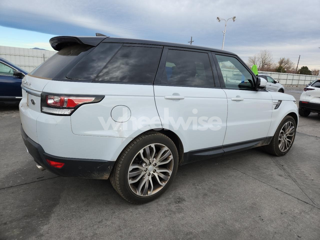 Photo 3 of 2017 LAND ROVER RANGE ROVER SPORT HSE (VIN SALWR2FK6HA683955)