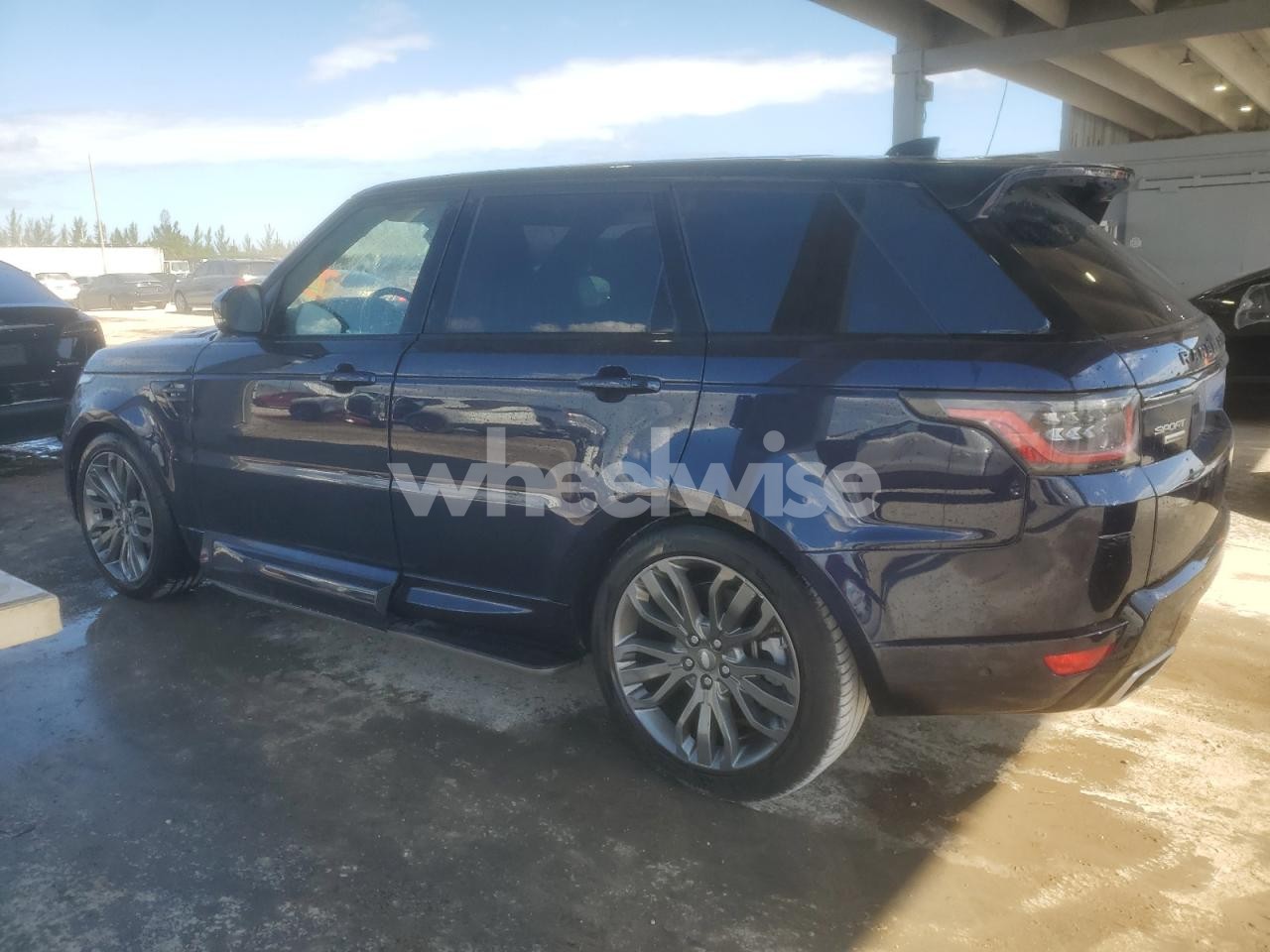 Photo 2 of 2019 LAND ROVER RANGE ROVER SPORT SUPERCHARGED DYNAMIC (VIN SALWR2RE2KA828213)