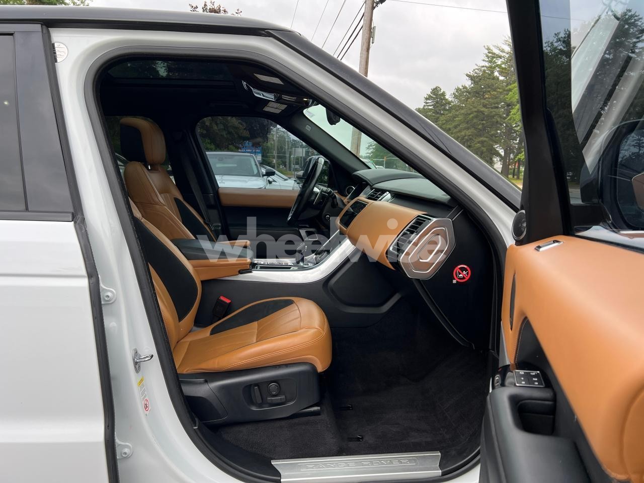 Photo 5 of 2018 LAND ROVER RANGE ROVER SPORT SUPERCHARGED DYNAMIC (VIN SALWR2RE3JA197230)