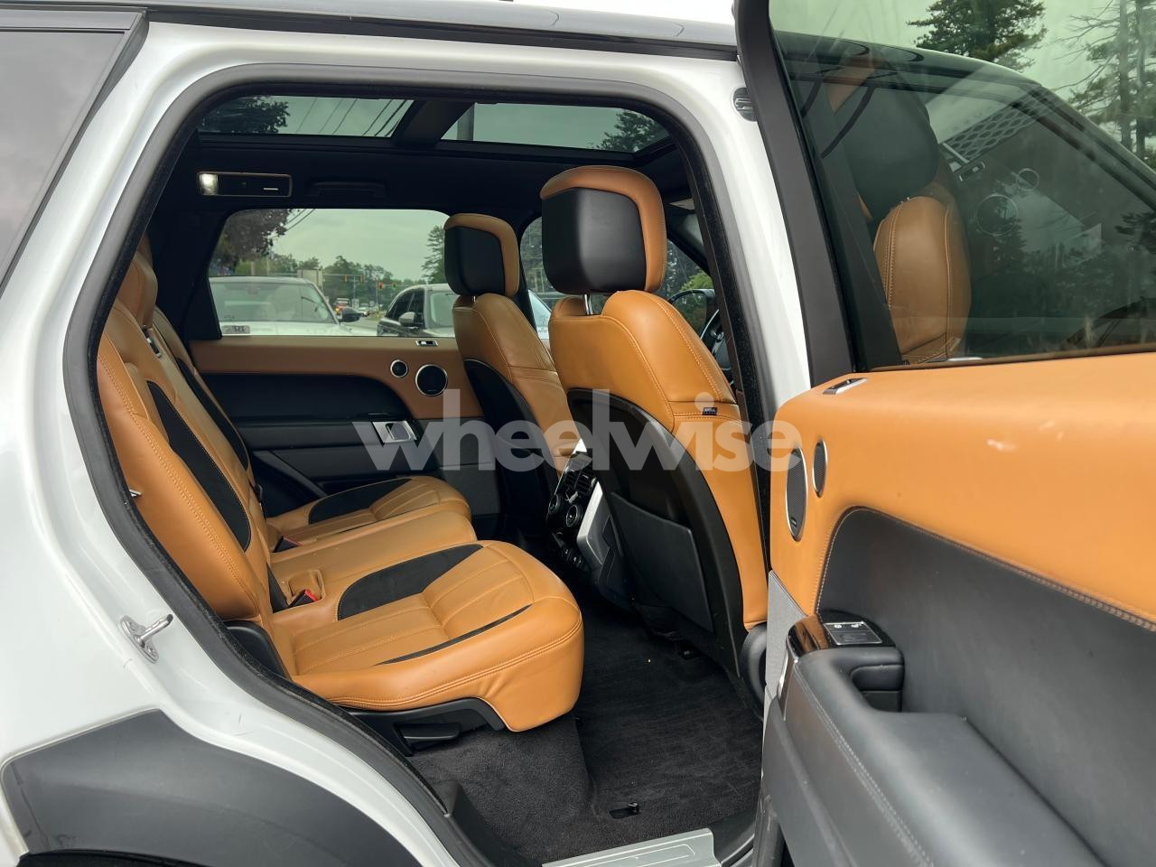 Photo 6 of 2018 LAND ROVER RANGE ROVER SPORT SUPERCHARGED DYNAMIC (VIN SALWR2RE3JA197230)