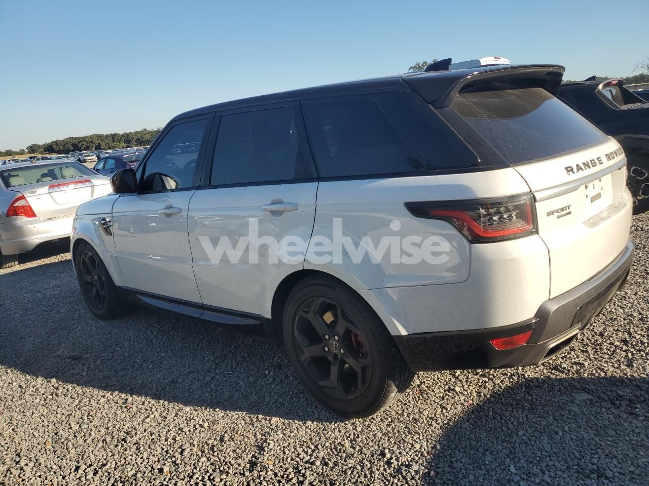 Photo 2 of 2019 LAND ROVER RANGE ROVER SPORT HSE (VIN SALWR2RV4KA418822)