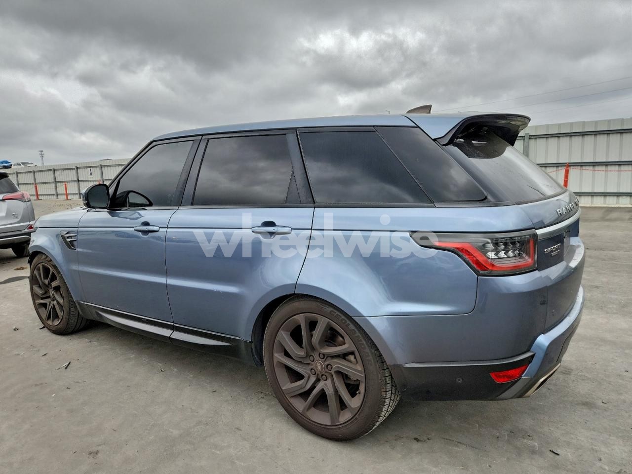 Photo 2 of 2019 LAND ROVER RANGE ROVER SPORT HSE (VIN SALWR2RVXKA426942)