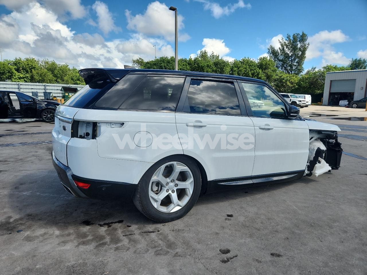 Photo 3 of 2020 LAND ROVER RANGE ROVER SPORT HSE (VIN SALWR2SUXLA723003)