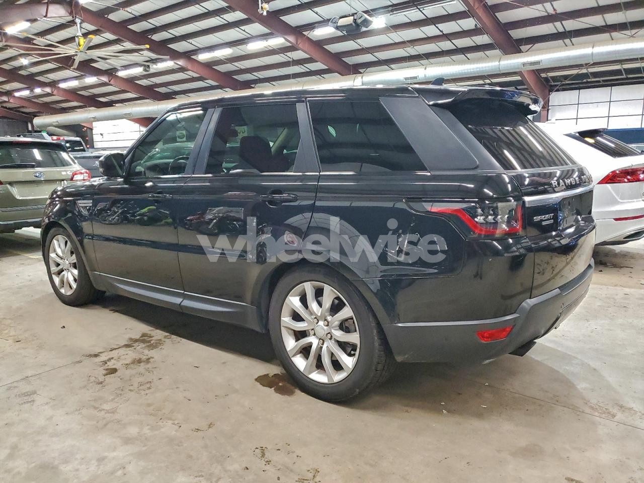 Photo 2 of 2016 LAND ROVER RANGE ROVER SPORT HSE (VIN SALWR2VF8GA635702)