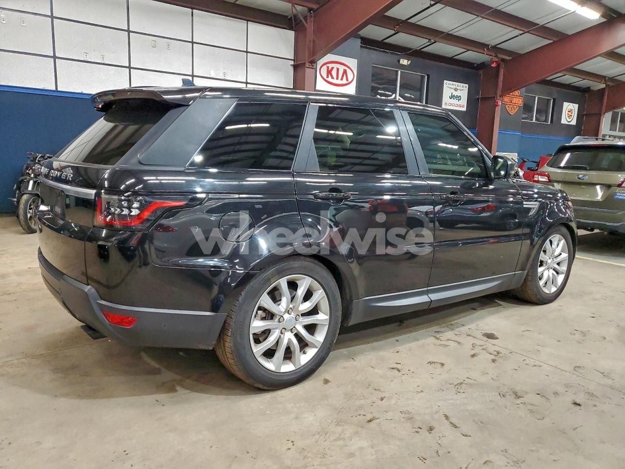 Photo 3 of 2016 LAND ROVER RANGE ROVER SPORT HSE (VIN SALWR2VF8GA635702)