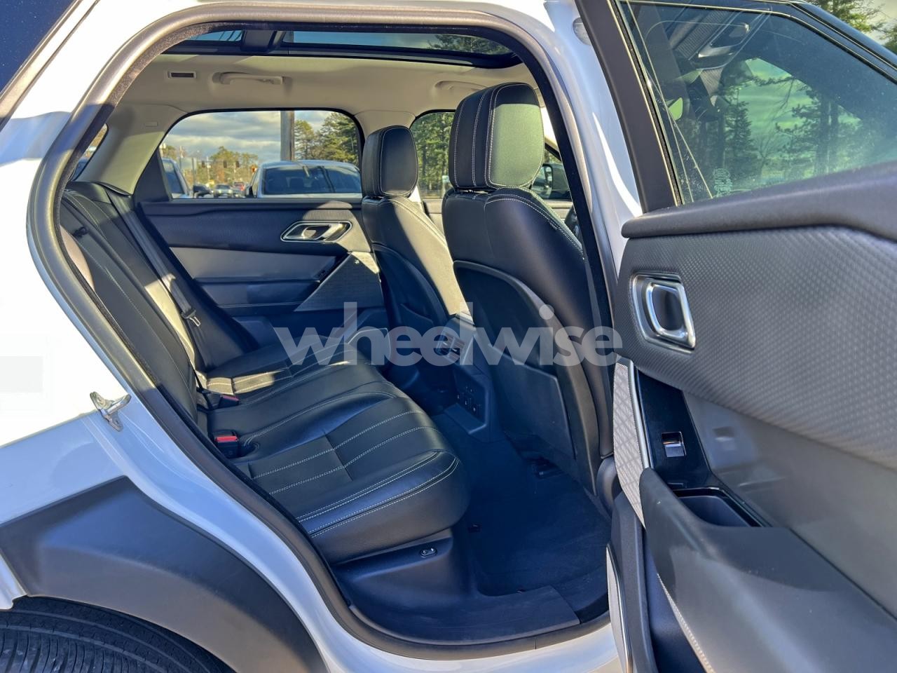 Photo 6 of 2018 LAND ROVER RANGE ROVER VELAR S (VIN SALYB2RV2JA771152)