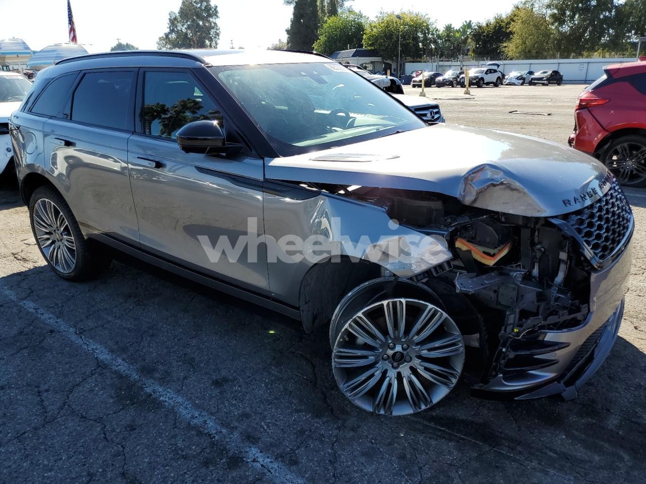 Photo 4 of 2020 LAND ROVER RANGE ROVER VELAR R-DYNAMIC S (VIN SALYK2FV7LA290059)