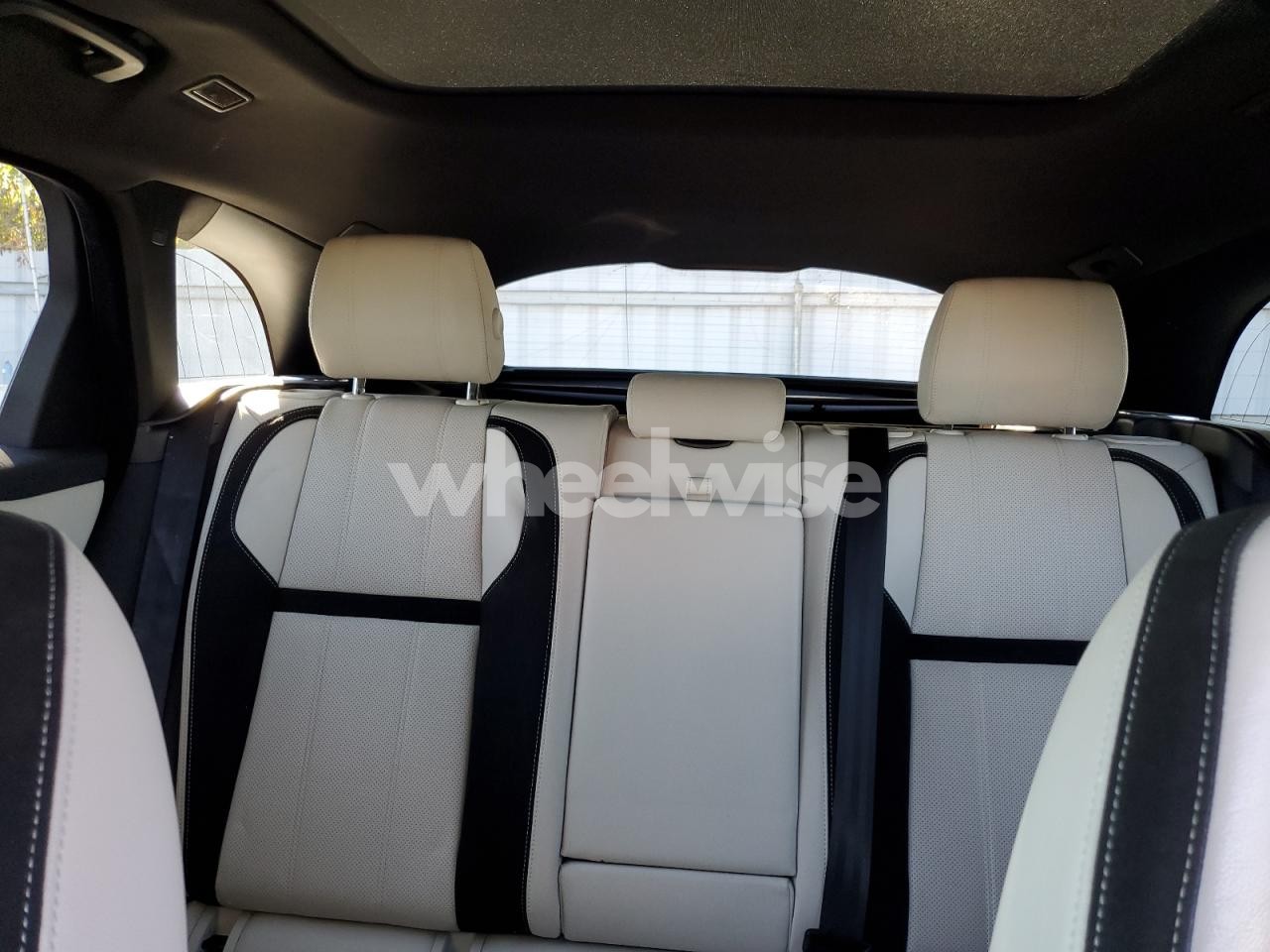 Photo 10 of 2019 LAND ROVER RANGE ROVER VELAR R-DYNAMIC SE N/A (VIN SALYL2EN6KA227502)