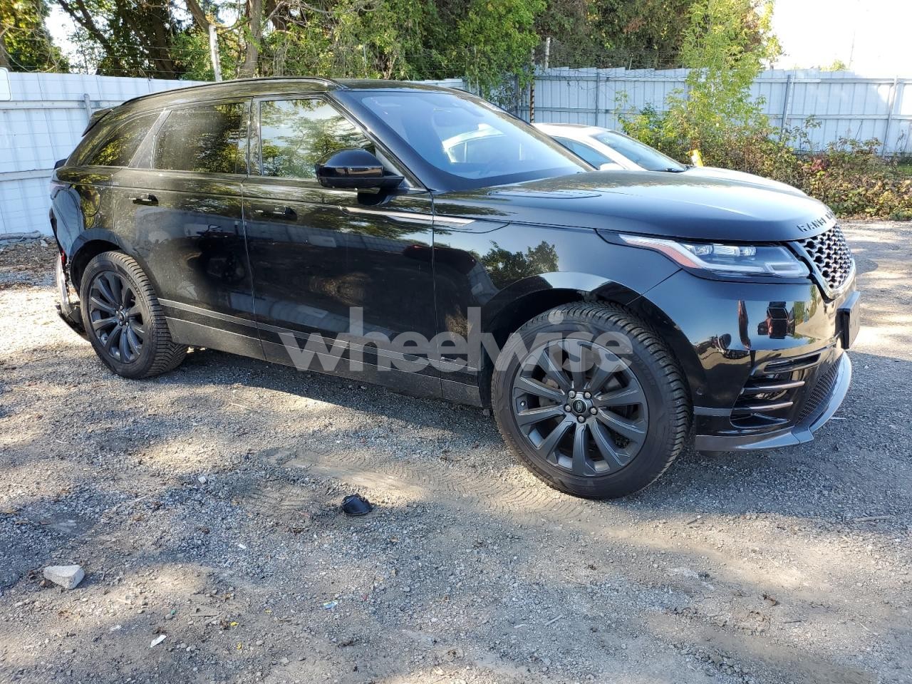 Photo 4 of 2019 LAND ROVER RANGE ROVER VELAR R-DYNAMIC SE N/A (VIN SALYL2EN6KA227502)