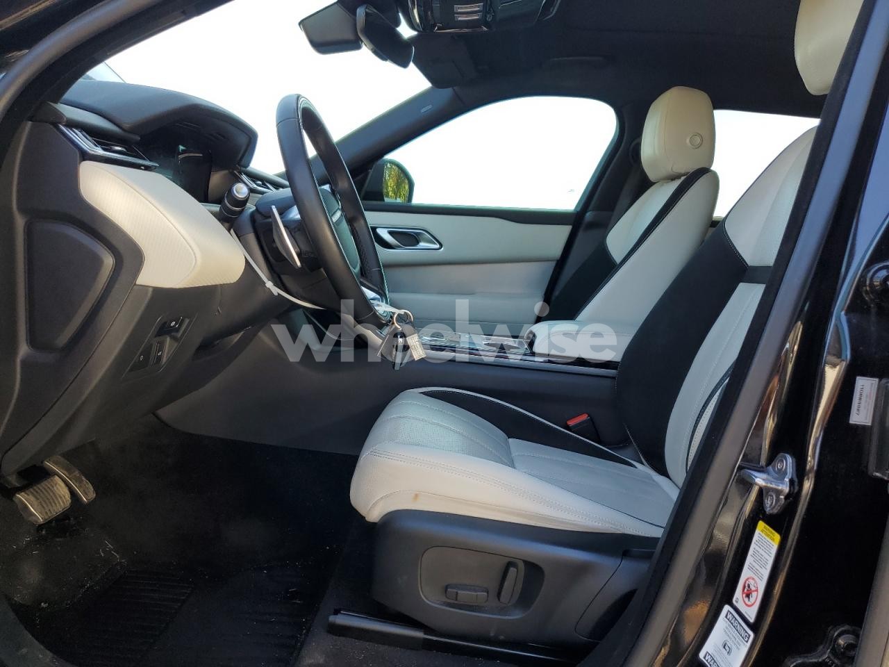 Photo 7 of 2019 LAND ROVER RANGE ROVER VELAR R-DYNAMIC SE N/A (VIN SALYL2EN6KA227502)