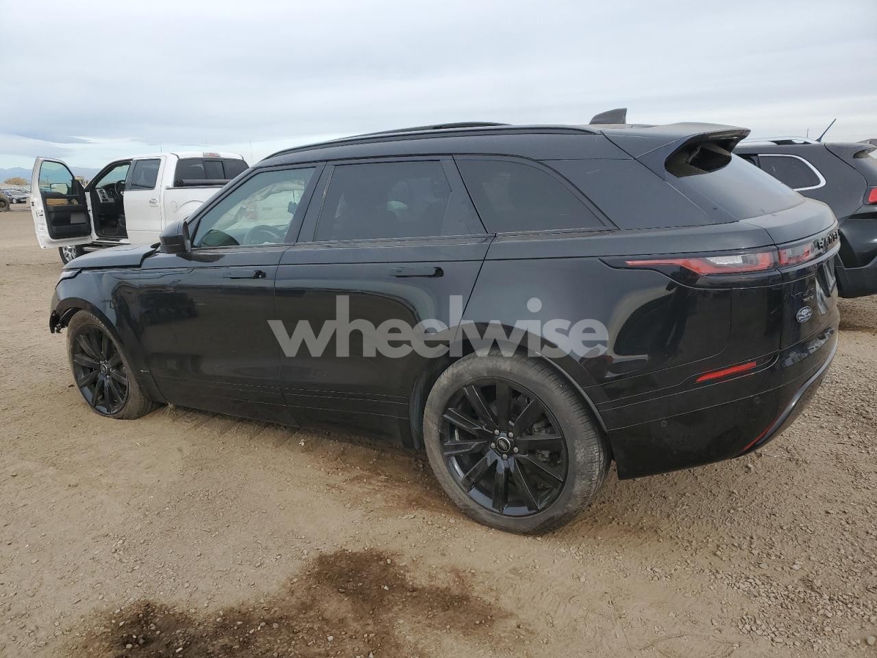 Photo 2 of 2019 LAND ROVER RANGE ROVER VELAR R-DYNAMIC SE N/A (VIN SALYL2EX2KA236361)