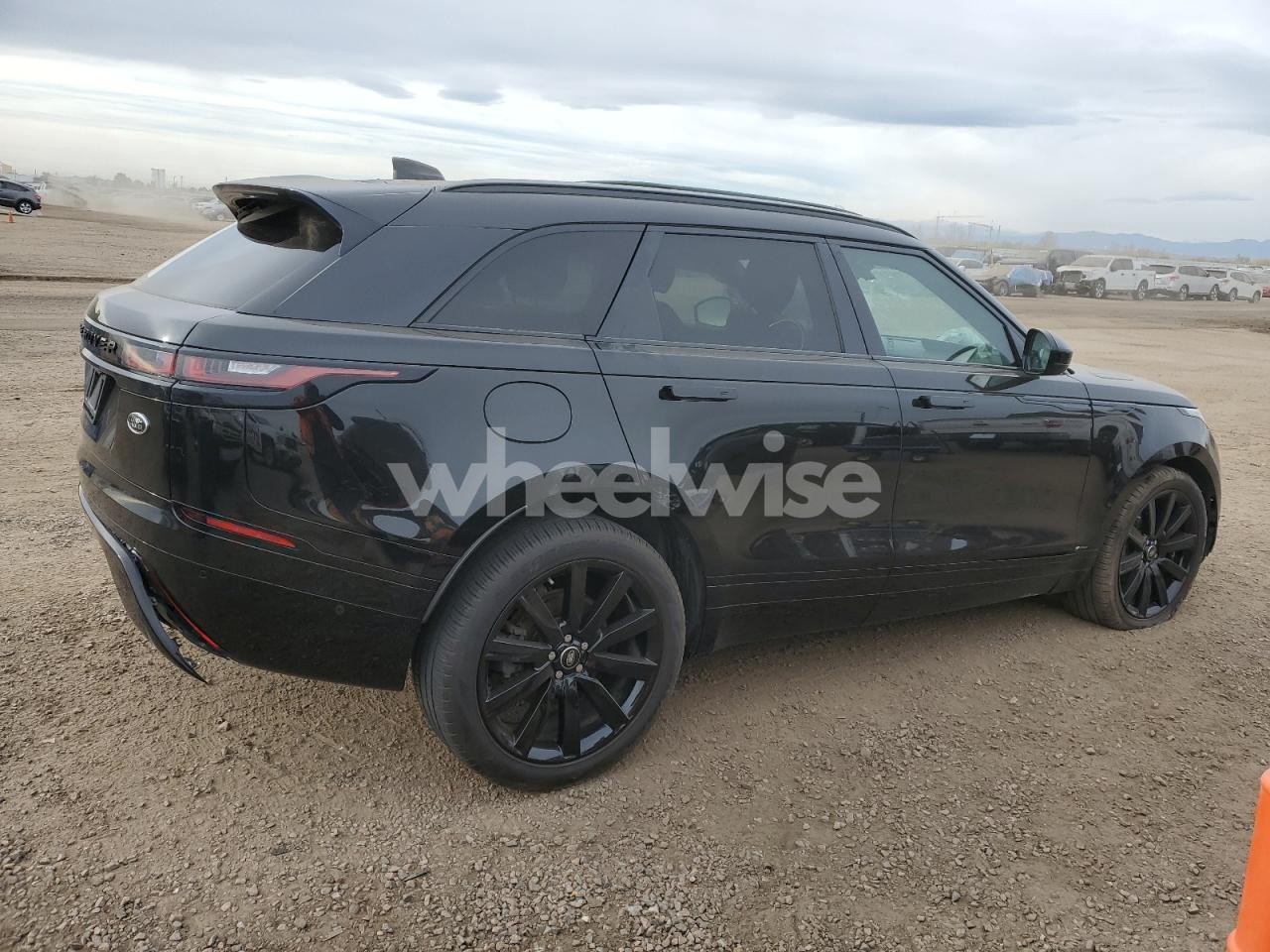 Photo 3 of 2019 LAND ROVER RANGE ROVER VELAR R-DYNAMIC SE N/A (VIN SALYL2EX2KA236361)