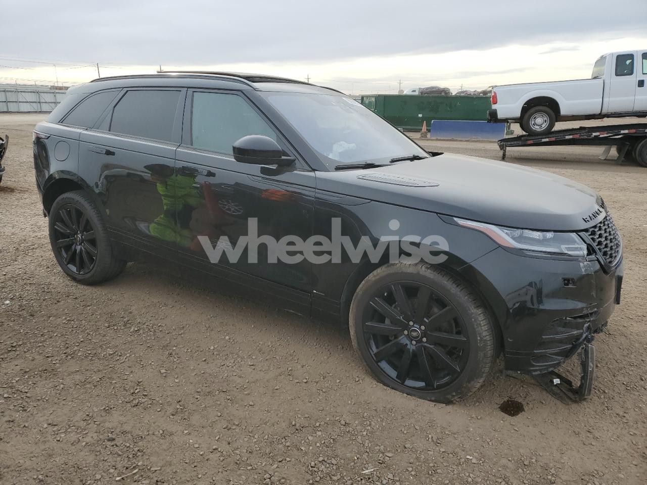 Photo 4 of 2019 LAND ROVER RANGE ROVER VELAR R-DYNAMIC SE N/A (VIN SALYL2EX2KA236361)