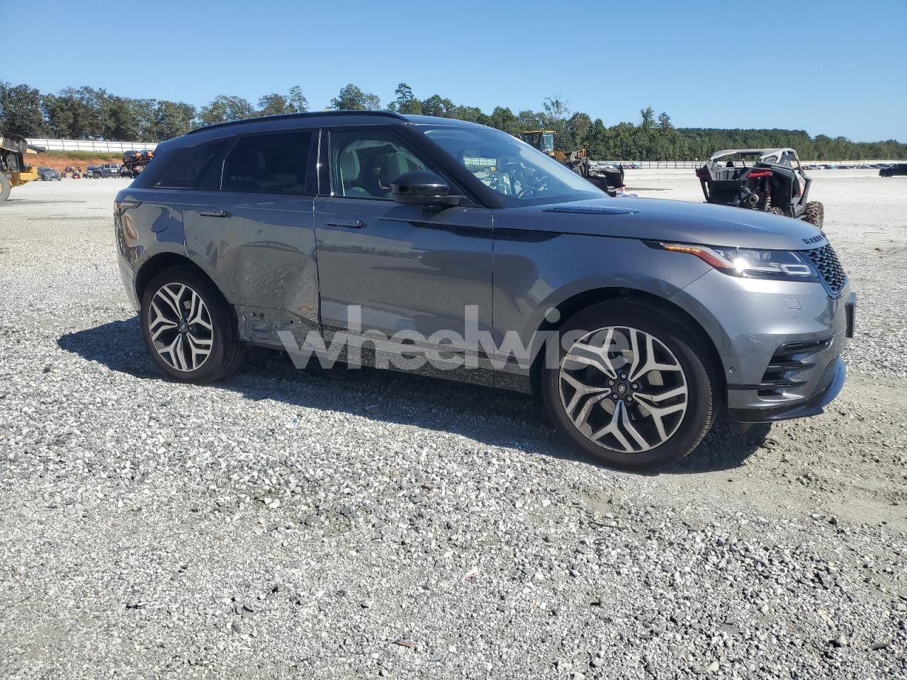 Photo 4 of 2019 LAND ROVER RANGE ROVER VELAR R-DYNAMIC SE N/A (VIN SALYL2EX5KA203452)