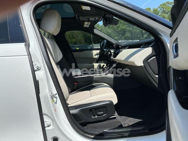 Photo 9 of 2019 LAND ROVER RANGE ROVER VELAR R-DYNAMIC SE N/A (VIN SALYL2EX8KA789614)