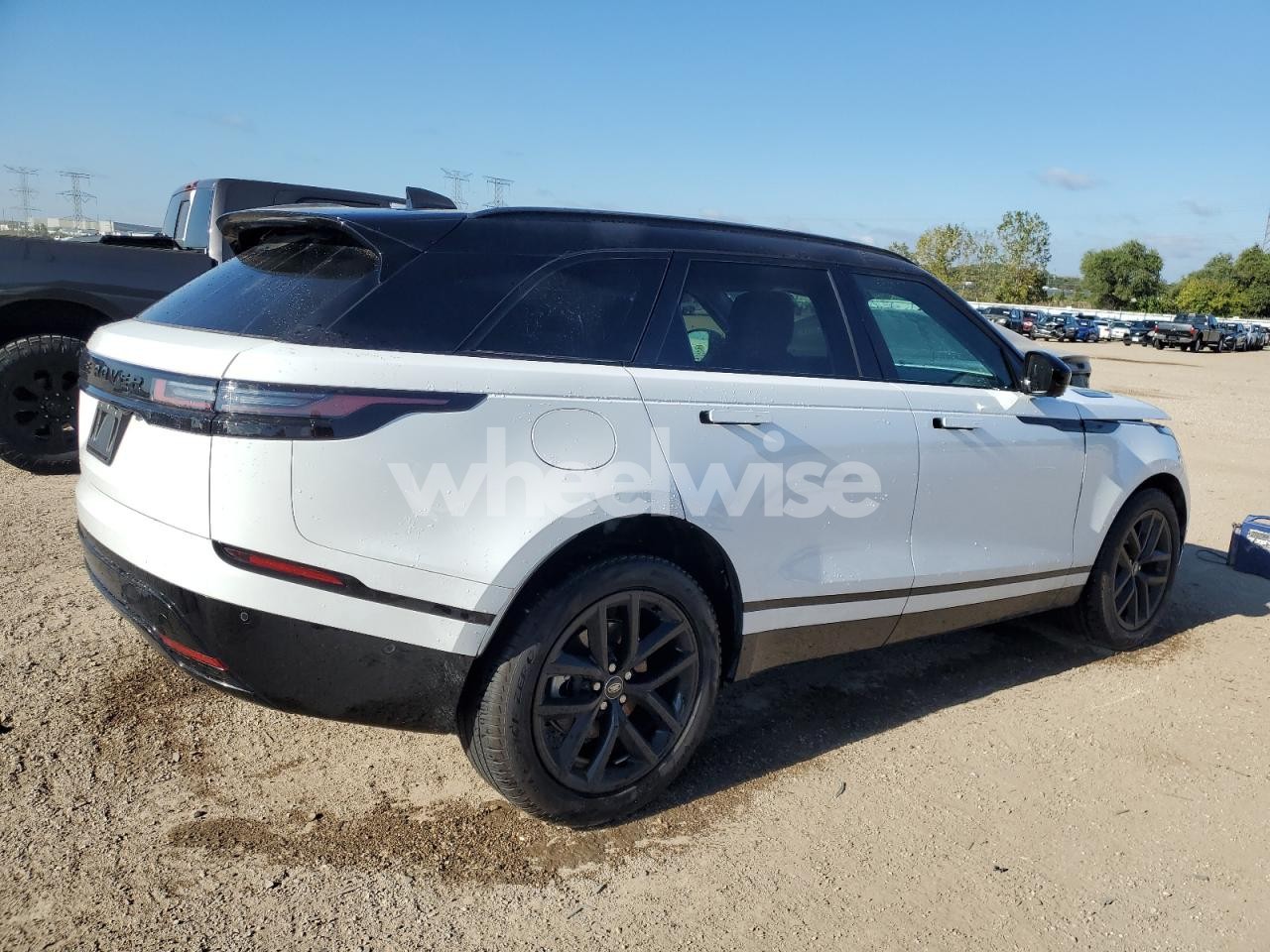 Photo 3 of 2025 LAND ROVER RANGE ROVER VELAR DYNAMIC SE N/A (VIN SALYL2EX9SA392915)